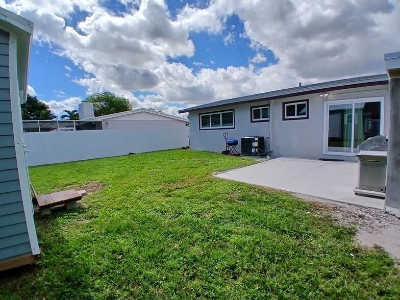 Building Photo - 19731 NW 4th Ave