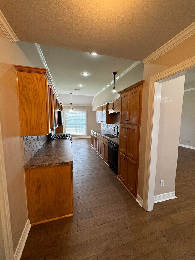 Building Photo - 1002 Creole Dr