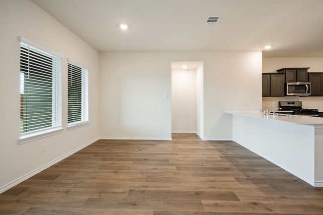 Building Photo - 1324 Stuarts Frst Dr