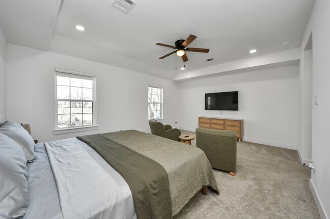 Building Photo - 6747 Peerless St