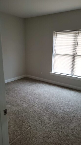 Building Photo - 3000 Fountainview Cir