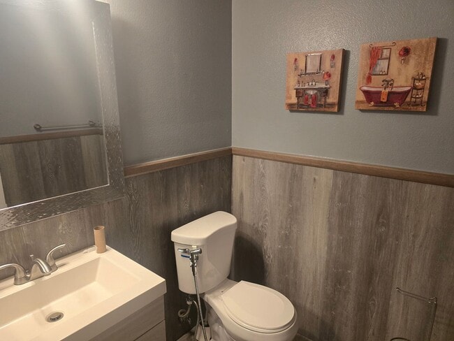 Building Photo - Beautiful Townhome for Rent