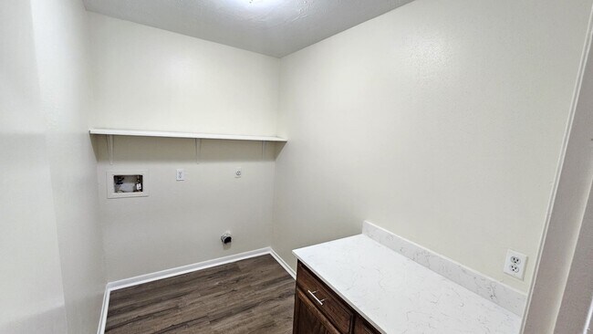 Building Photo - 10303 Old Towne Ln