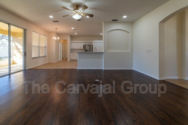 Building Photo - 423 Heather Hills Dr