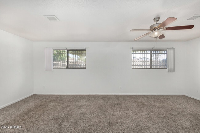 Building Photo - 3418 S Oak St