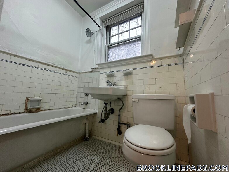 Building Photo - 9 James St