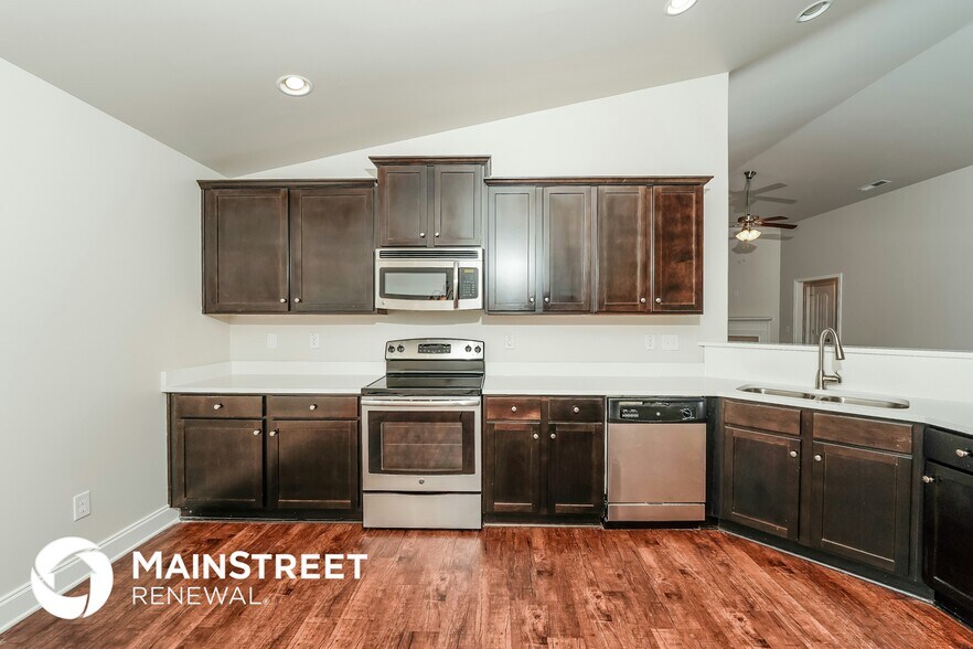 Building Photo - 980 Clover Ave