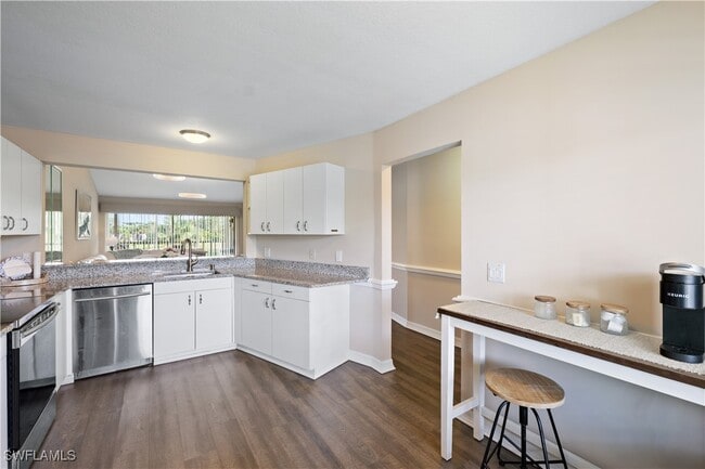 Building Photo - 121 Gabriel Cir