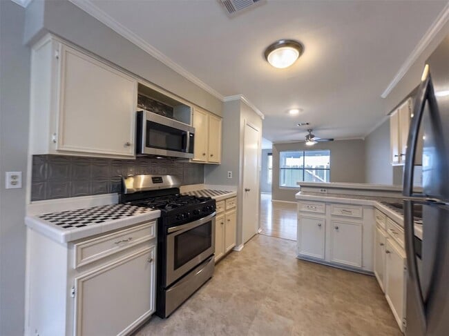 Building Photo - 13004 Campos Dr