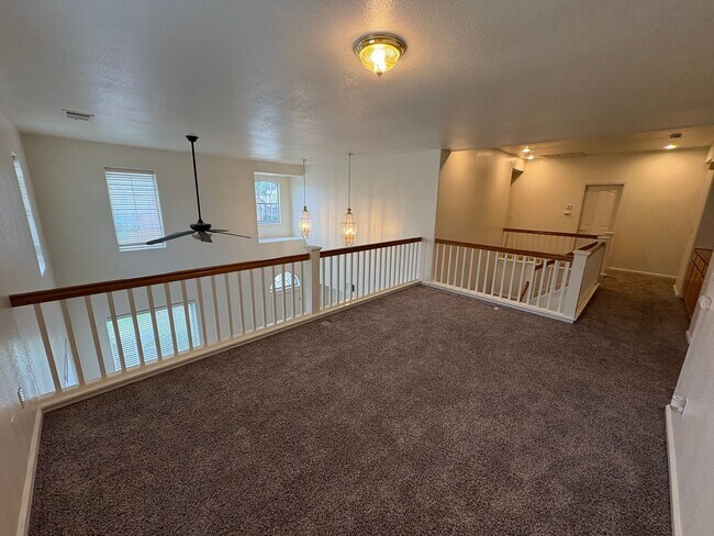 Building Photo - Spectacular home available now in a great neighborhood!