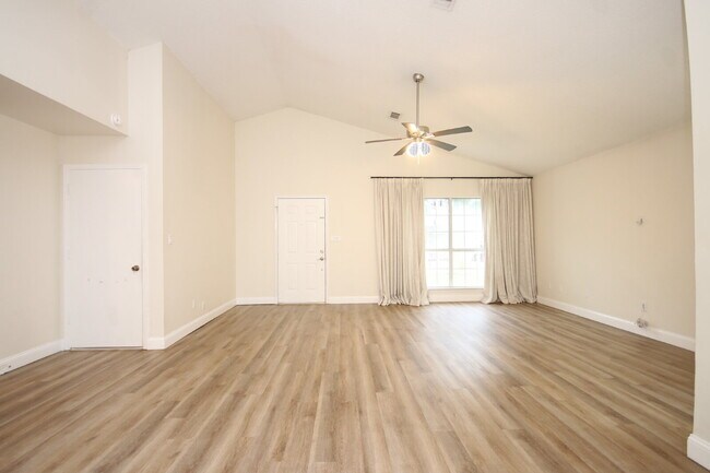Building Photo - Charming Renovated 3/2 Cottage with Granit...