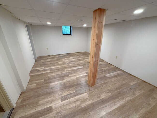 Building Photo - 116 Lathrop St