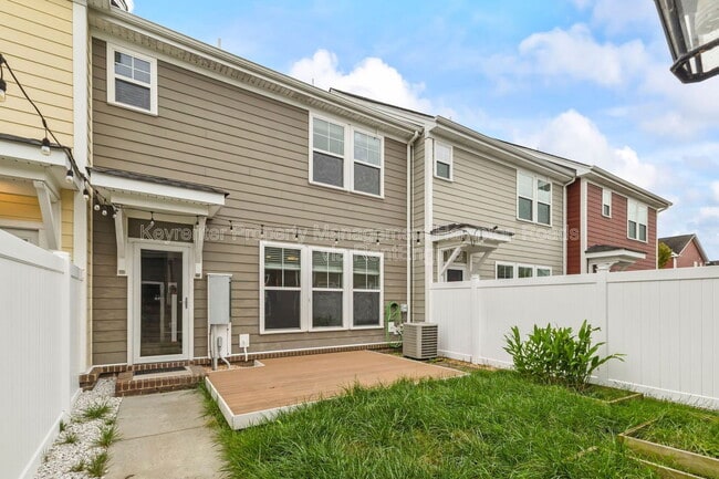 Building Photo - 611 Vero Street