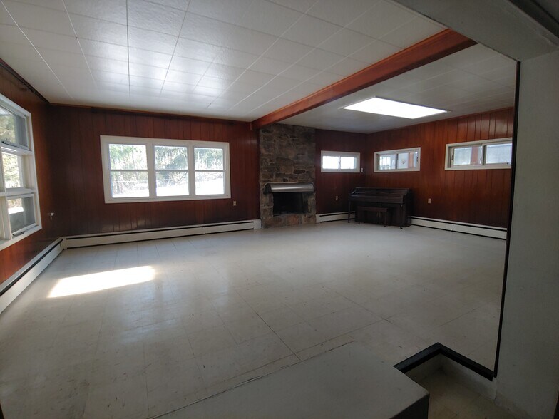 Living Room - 2660 Fish Hatchery Rd