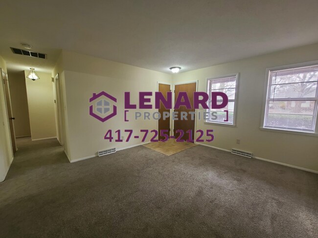 Building Photo - Spacious 3 Bedroom Home!
