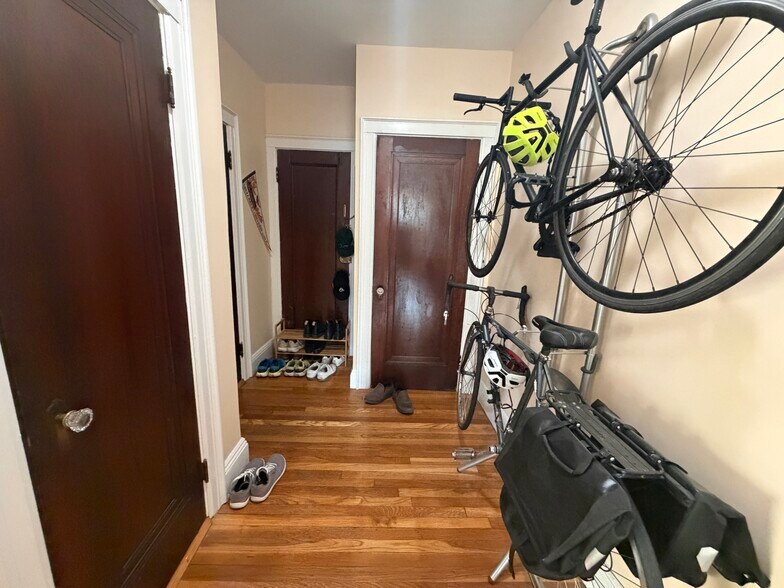 Building Photo - 48 Strathmore Rd