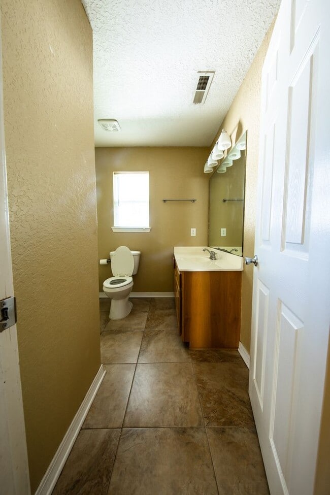 Building Photo - Great House in Perfect Location