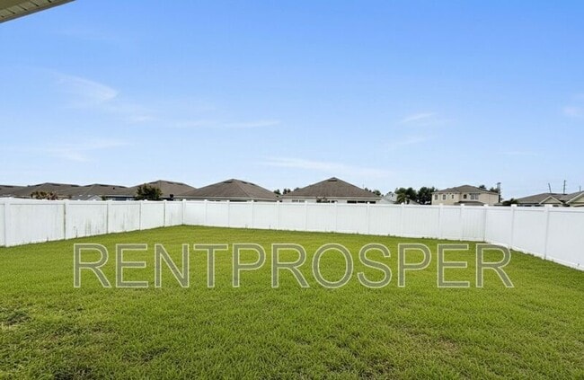 Building Photo - 3005 Country Club Cir