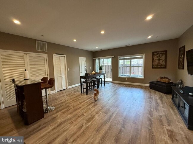 Building Photo - 2142 Capstone Cir