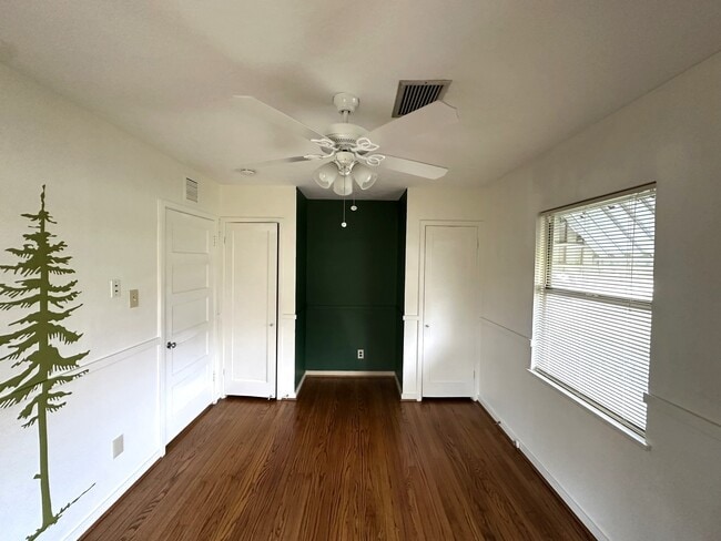 Building Photo - 903 Lamonte Ln