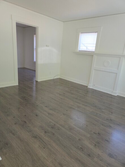 Building Photo - 1015 47th St