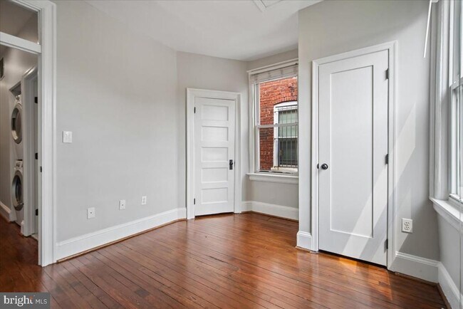 Building Photo - 3211 11th St NW