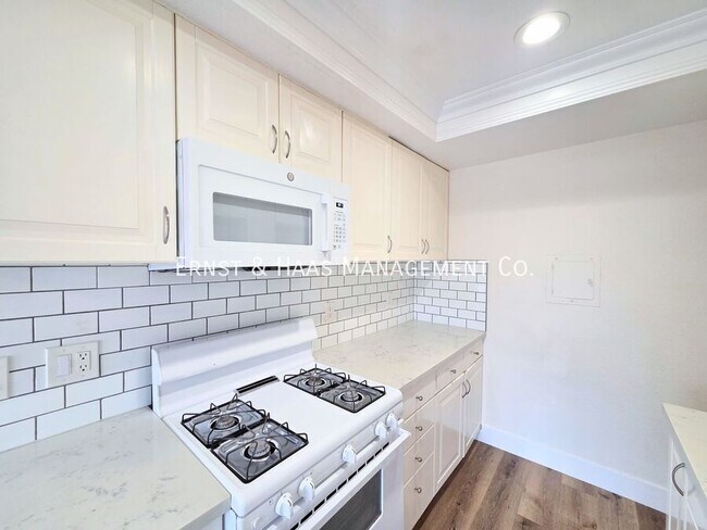 Building Photo - 16850 Sierra Vista Way