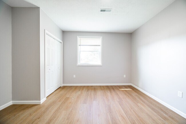 Building Photo - Updated 3 Bedroom Home for Rent! Large Yard and Freshly Remodeled!