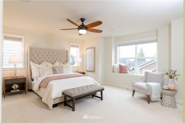 Building Photo - 4 Bedroom Oversized Home in Mountlake Terrace- Office Space and Charging Station