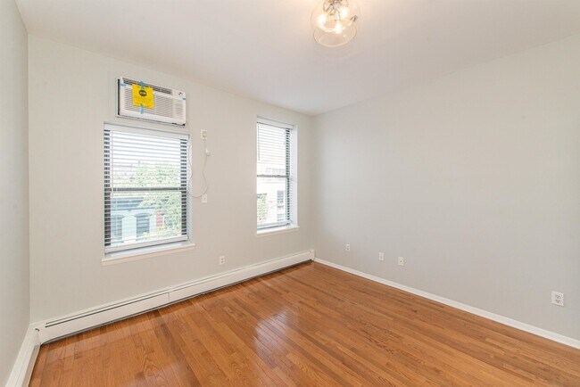 Building Photo - 813 Park Ave