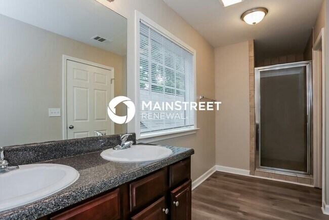 Building Photo - 4 Bedroom Pet-Friendly Home in Atlanta, GA with Main Street Renewal