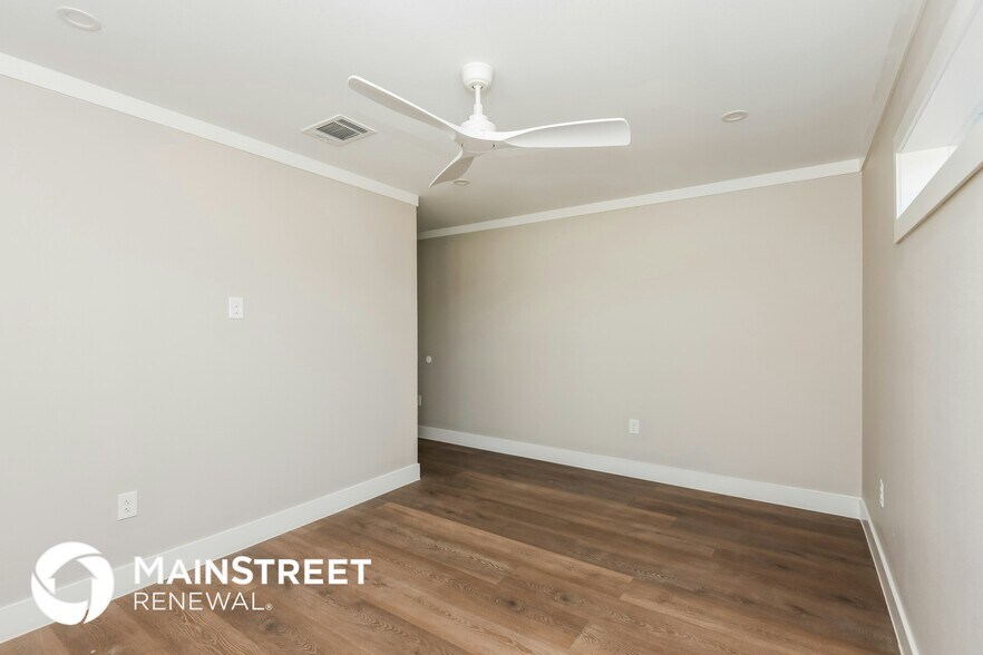 Building Photo - 2116 Belzise Terrace