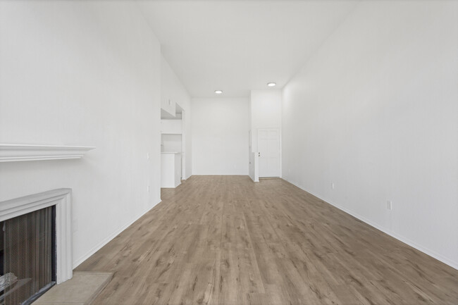 Building Photo - 10823 Hortense St