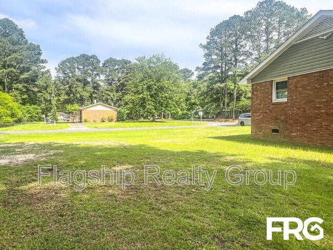 Building Photo - 466 Circle Dr