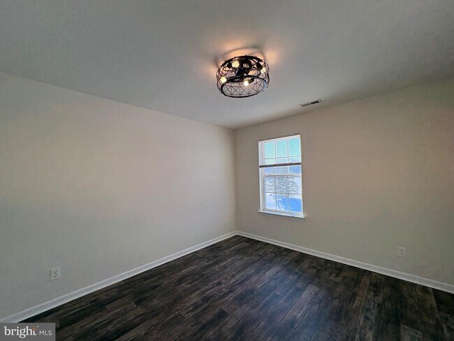 Building Photo - 142 Sills Ln