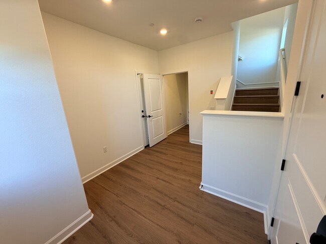 Building Photo - 470 Caliper Wy