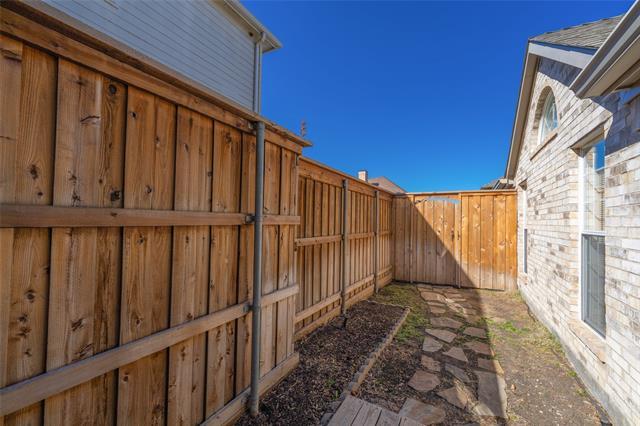 Building Photo - 3913 Overlake Dr