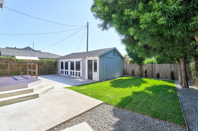 Building Photo - Gorgeous Home in Old Towne Orange