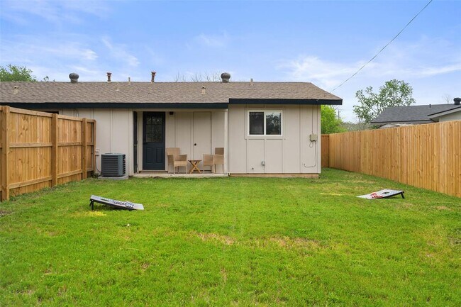 Building Photo - 4904 Hawk Cove