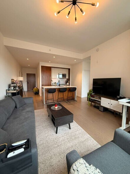 Building Photo - 75 Park Ln S