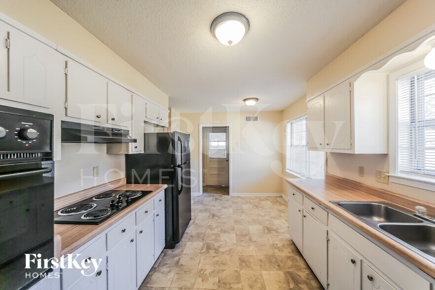 Building Photo - 6528 Baybrook Ln