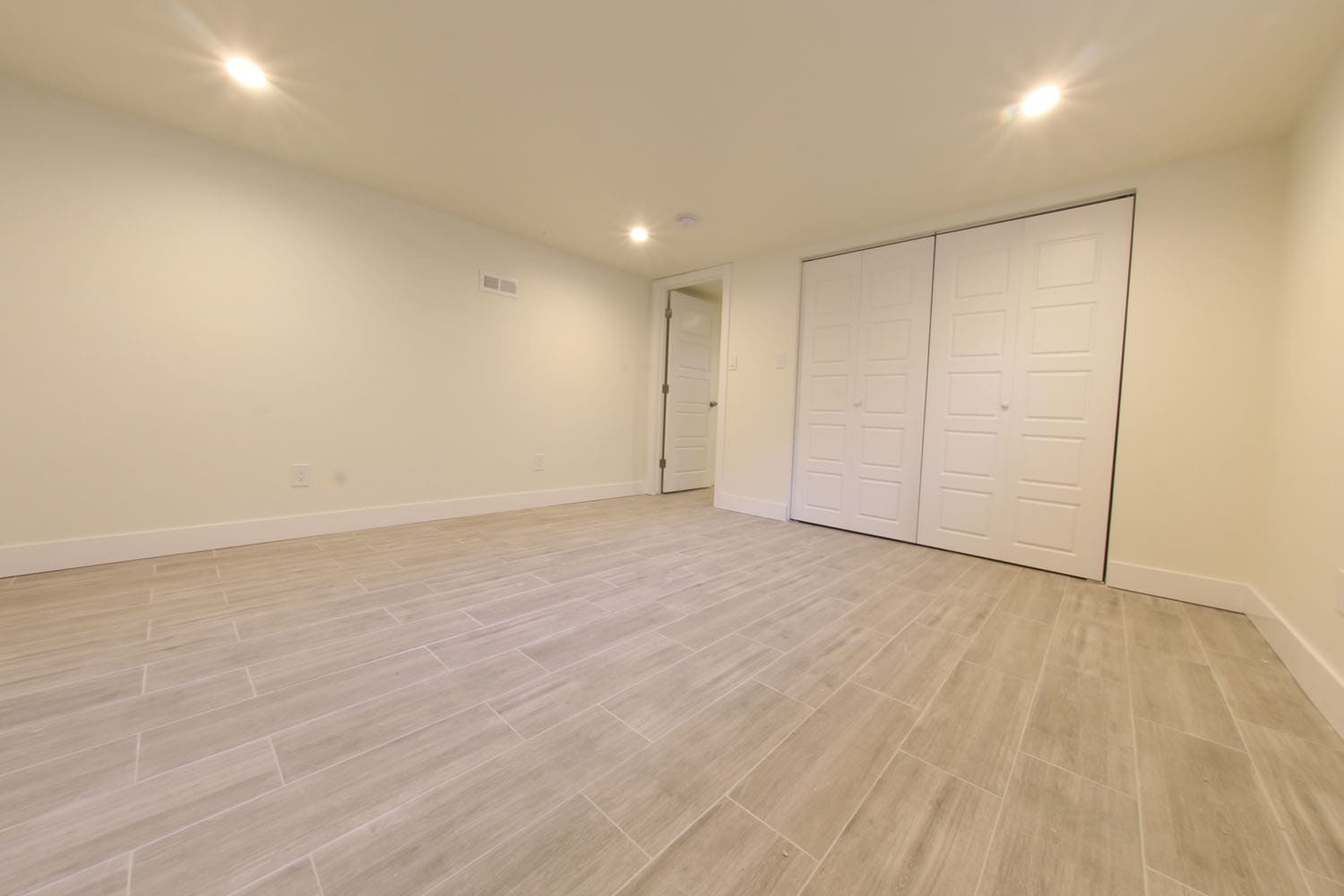 large basement bedroom - 3249 Salem St