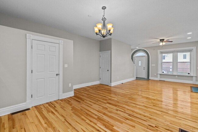 Building Photo - *MOVE IN SPECIAL* High end, 3 bedroom single family home in The Grove!