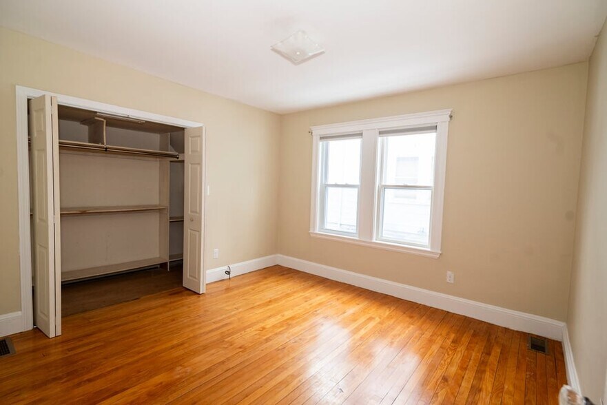 Building Photo - 15 Wheelwright Rd