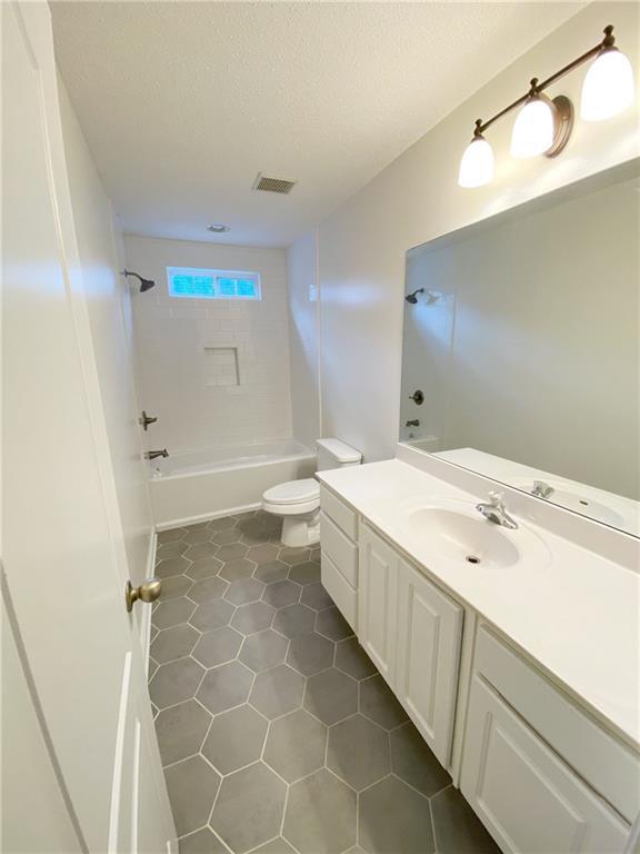 Building Photo - 675 Millbrook Village Dr