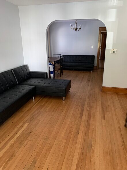 Building Photo - 156 BENSON ST