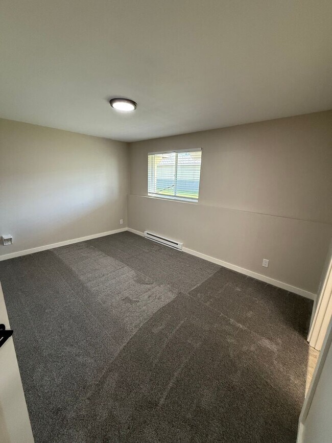 Building Photo - Condo with a Pool