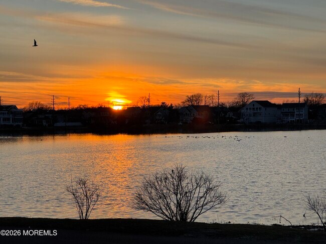 Building Photo - 106 Makin Ave