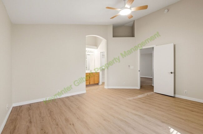 Building Photo - Charming Gilbert Home with Spacious Living & Prime Location