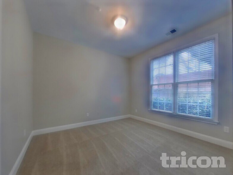 Building Photo - 529 Water Birch Way